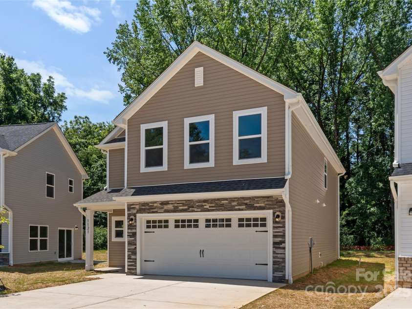 1121 Thayer Glen Court, Charlotte, NC 28213.  MLS# CAR4287397, YatesRealty ID 33438. 