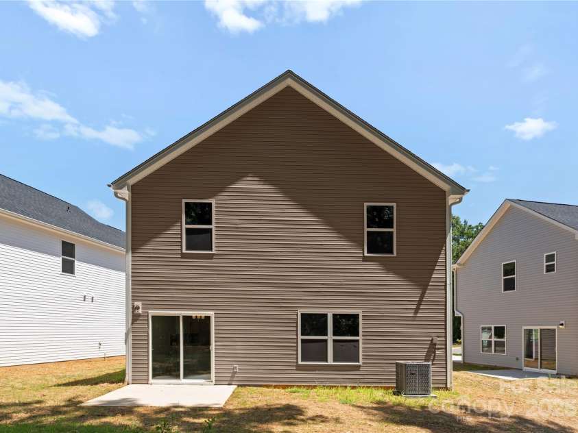 1121 Thayer Glen Court, Charlotte, NC 28213.  MLS# CAR4287397, YatesRealty ID 33438. 