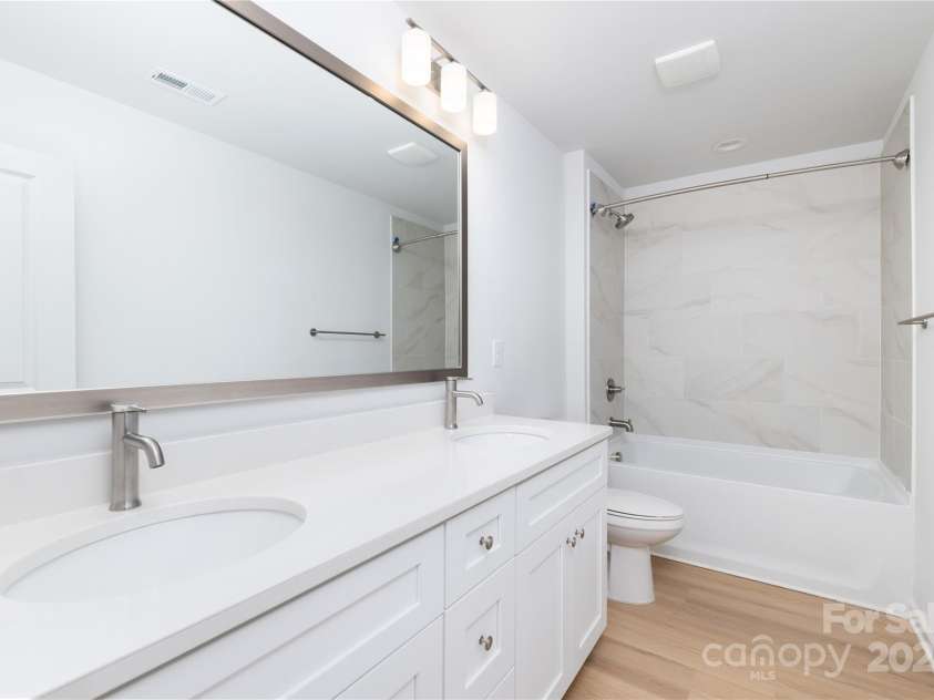 1121 Thayer Glen Court, Charlotte, NC 28213.  MLS# CAR4287397, YatesRealty ID 33438. Representation