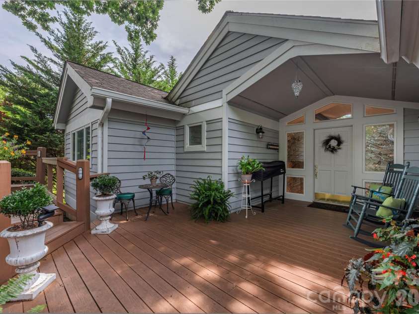 94 Oakcrest Lane, Waynesville, NC 28786.  MLS# CAR4396856, YatesRealty ID 33438. 