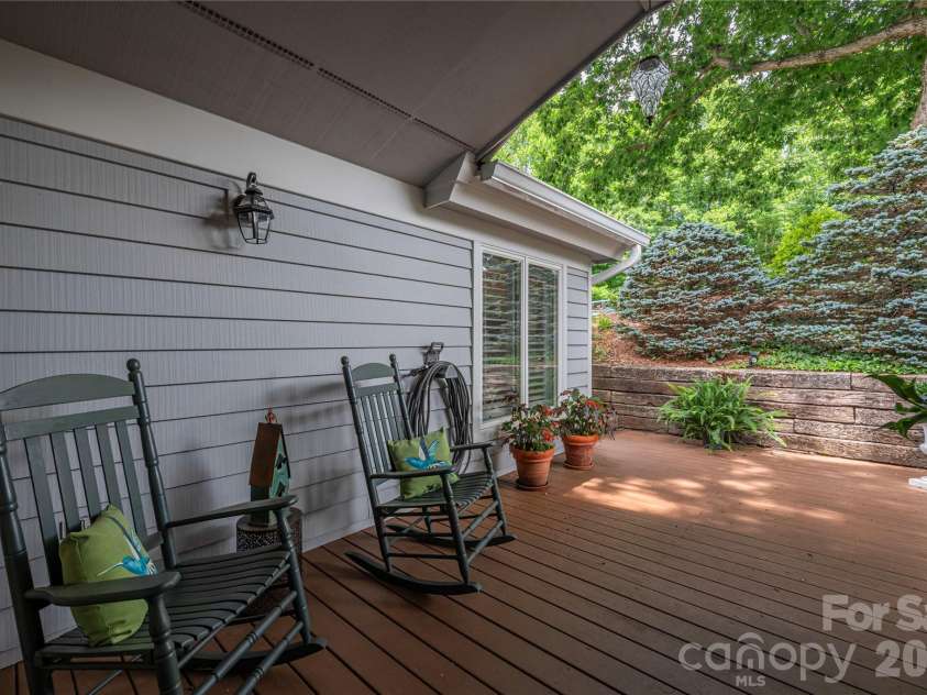 94 Oakcrest Lane, Waynesville, NC 28786.  MLS# CAR4396856, YatesRealty ID 33438. 