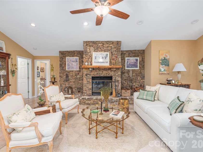 94 Oakcrest Lane, Waynesville, NC 28786.  MLS# CAR4396856, YatesRealty ID 33438. 