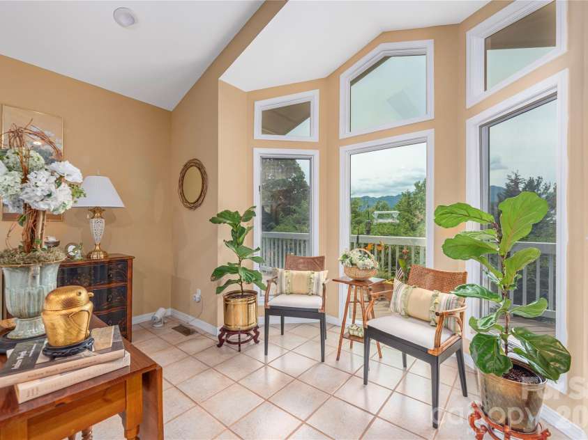 94 Oakcrest Lane, Waynesville, NC 28786.  MLS# CAR4396856, YatesRealty ID 33438. 