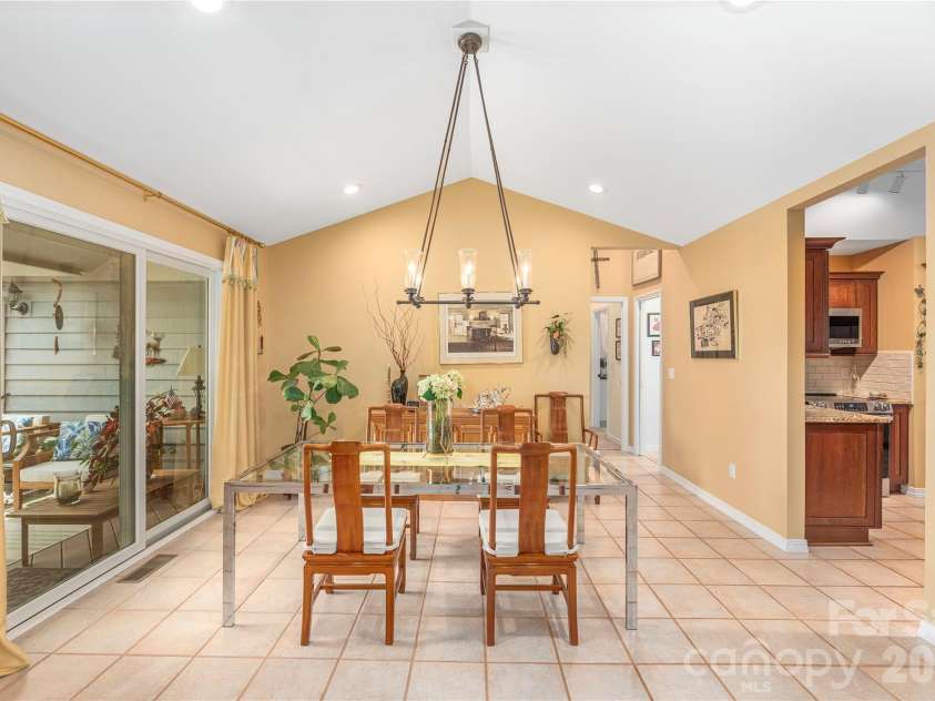 94 Oakcrest Lane, Waynesville, NC 28786.  MLS# CAR4396856, YatesRealty ID 33438. 