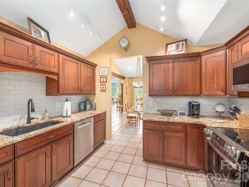 94 Oakcrest Lane, Waynesville, NC 28786.  MLS# CAR4396856, YatesRealty ID 33438. 
