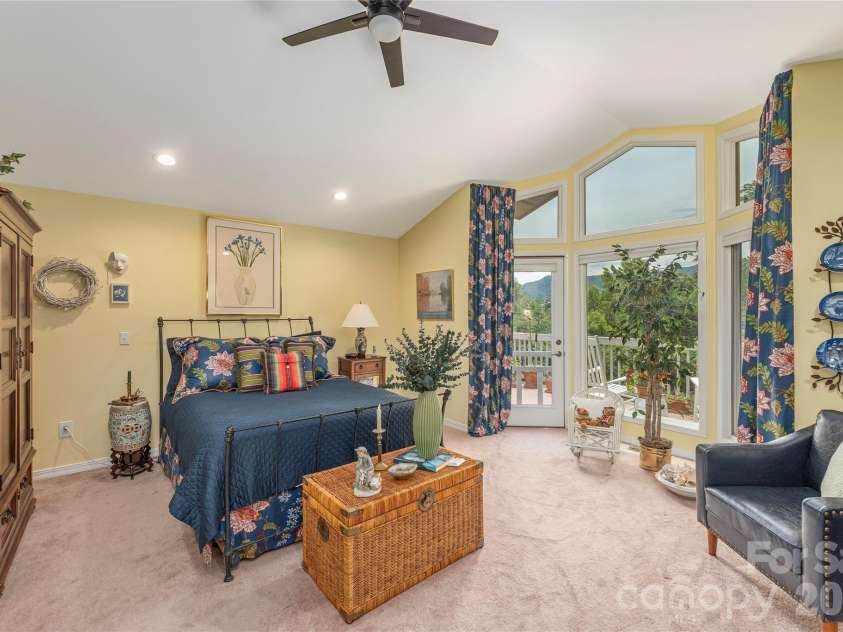 94 Oakcrest Lane, Waynesville, NC 28786.  MLS# CAR4396856, YatesRealty ID 33438. 