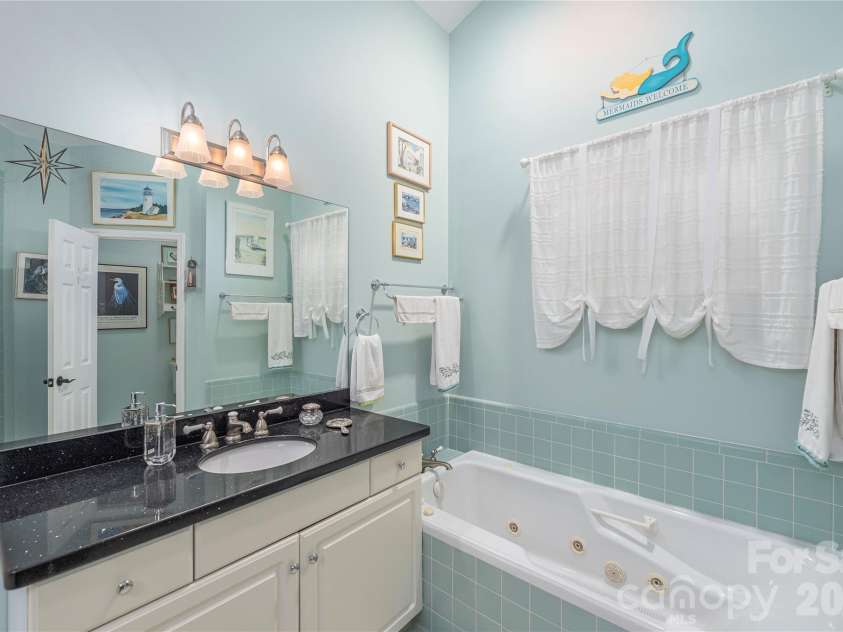 94 Oakcrest Lane, Waynesville, NC 28786.  MLS# CAR4396856, YatesRealty ID 33438. 