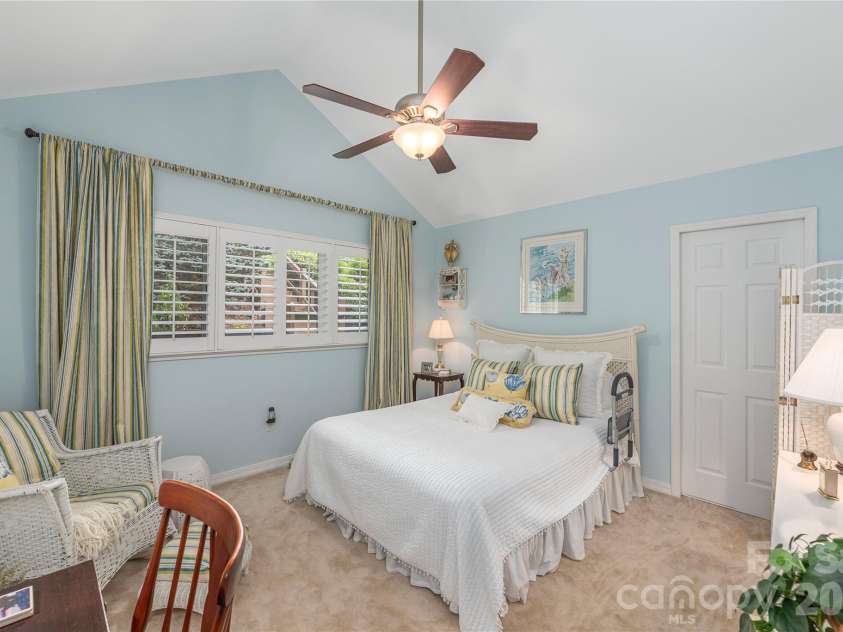 94 Oakcrest Lane, Waynesville, NC 28786.  MLS# CAR4396856, YatesRealty ID 33438. 