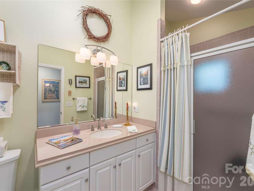 94 Oakcrest Lane, Waynesville, NC 28786.  MLS# CAR4396856, YatesRealty ID 33438. 