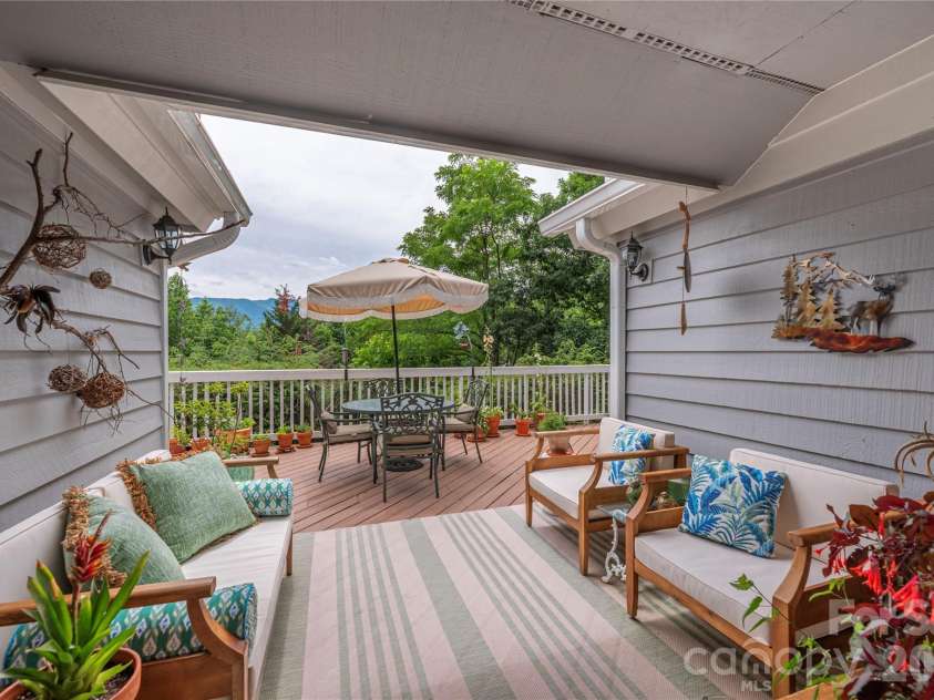94 Oakcrest Lane, Waynesville, NC 28786.  MLS# CAR4396856, YatesRealty ID 33438. 