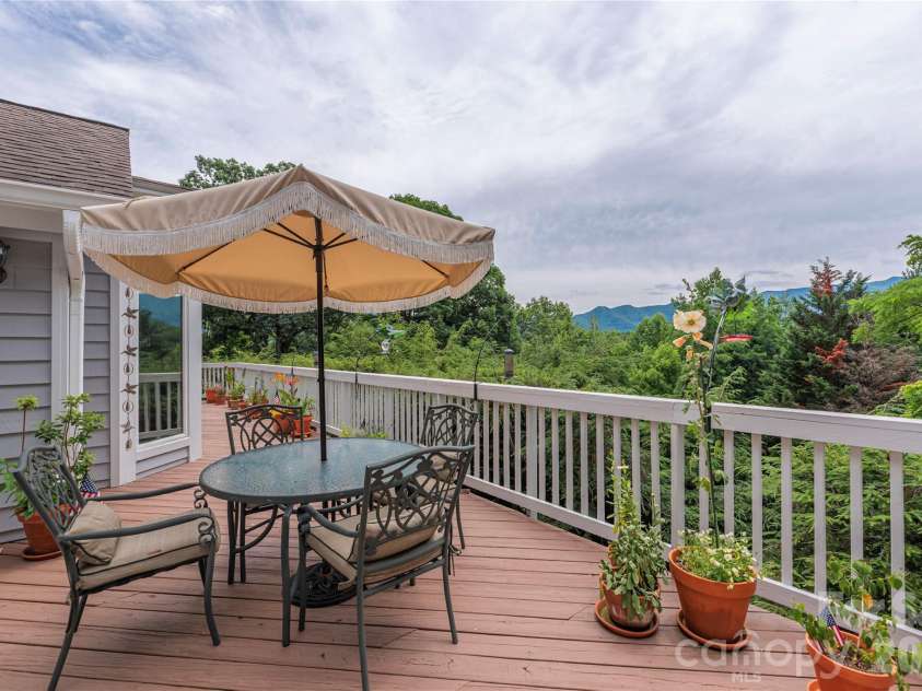 94 Oakcrest Lane, Waynesville, NC 28786.  MLS# CAR4396856, YatesRealty ID 33438. 
