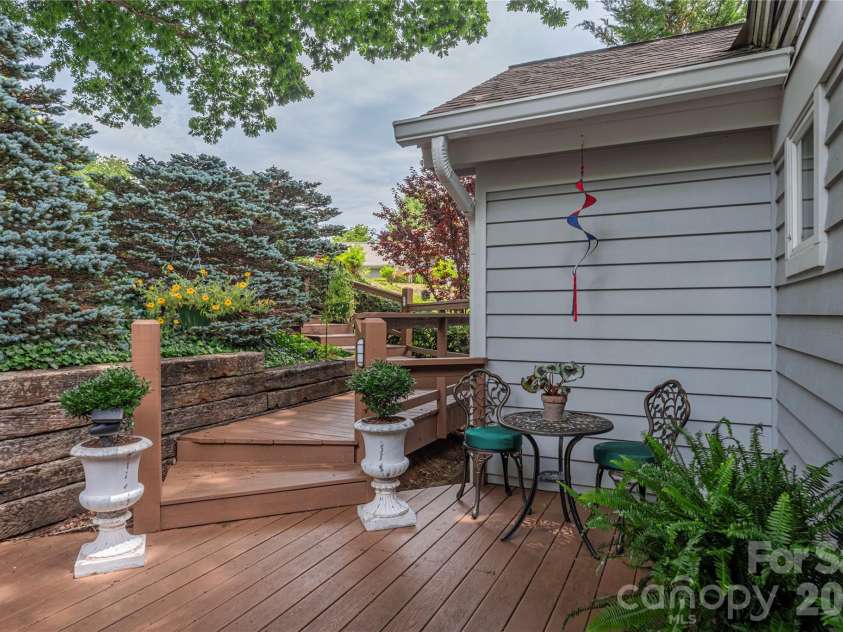94 Oakcrest Lane, Waynesville, NC 28786.  MLS# CAR4396856, YatesRealty ID 33438. 