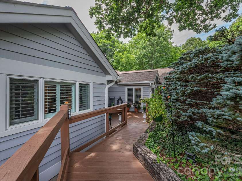 94 Oakcrest Lane, Waynesville, NC 28786.  MLS# CAR4396856, YatesRealty ID 33438. 