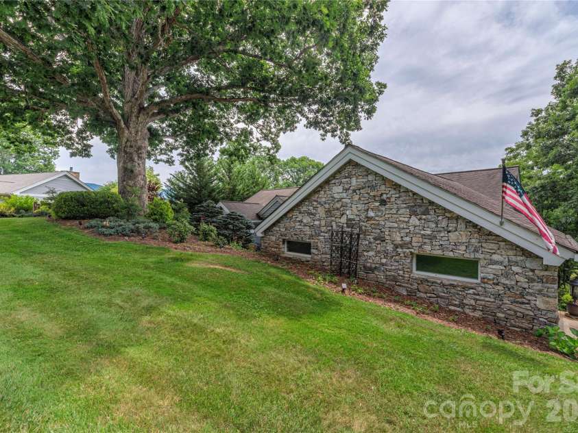 94 Oakcrest Lane, Waynesville, NC 28786.  MLS# CAR4396856, YatesRealty ID 33438. 
