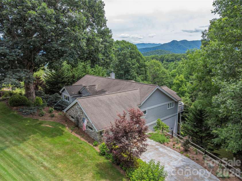 94 Oakcrest Lane, Waynesville, NC 28786.  MLS# CAR4396856, YatesRealty ID 33438. 