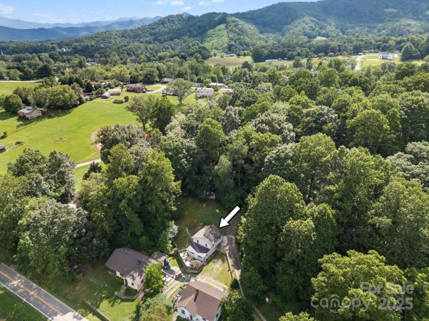 245 Hookers Gap Road, Candler, NC 28715.  MLS# CAR4290255, YatesRealty ID 33439. 