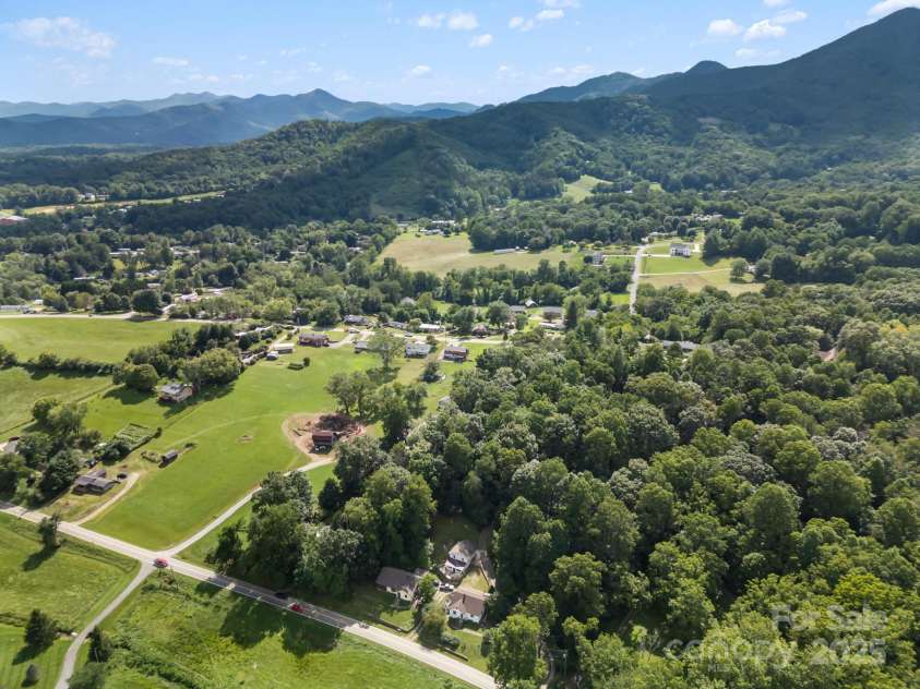 245 Hookers Gap Road, Candler, NC 28715.  MLS# CAR4290255, YatesRealty ID 33439. 