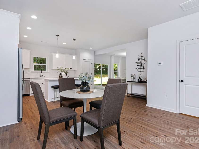 1835 Shannonhouse Drive, Charlotte, NC 28215.  MLS# CAR4325417, YatesRealty ID 3344. Representation