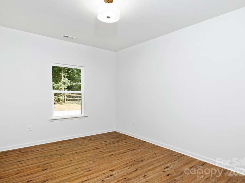 1835 Shannonhouse Drive, Charlotte, NC 28215.  MLS# CAR4325417, YatesRealty ID 3344. Representation