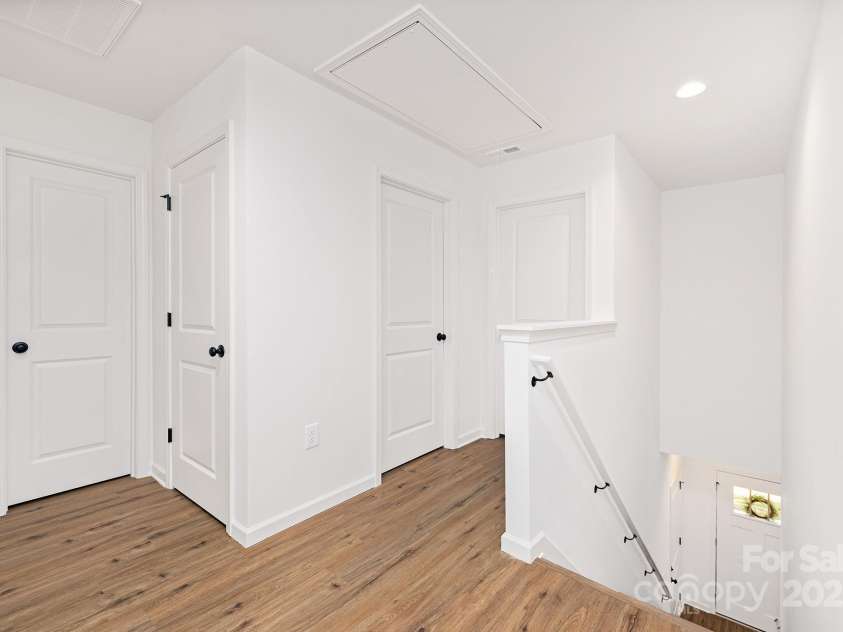 1835 Shannonhouse Drive, Charlotte, NC 28215.  MLS# CAR4325417, YatesRealty ID 3344. Representation