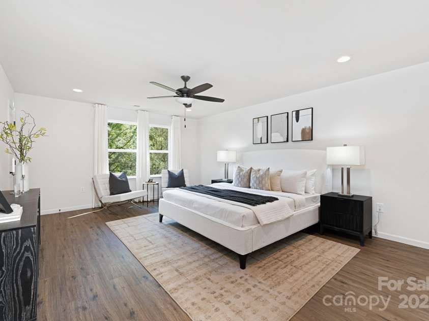 1835 Shannonhouse Drive, Charlotte, NC 28215.  MLS# CAR4325417, YatesRealty ID 3344. Representation