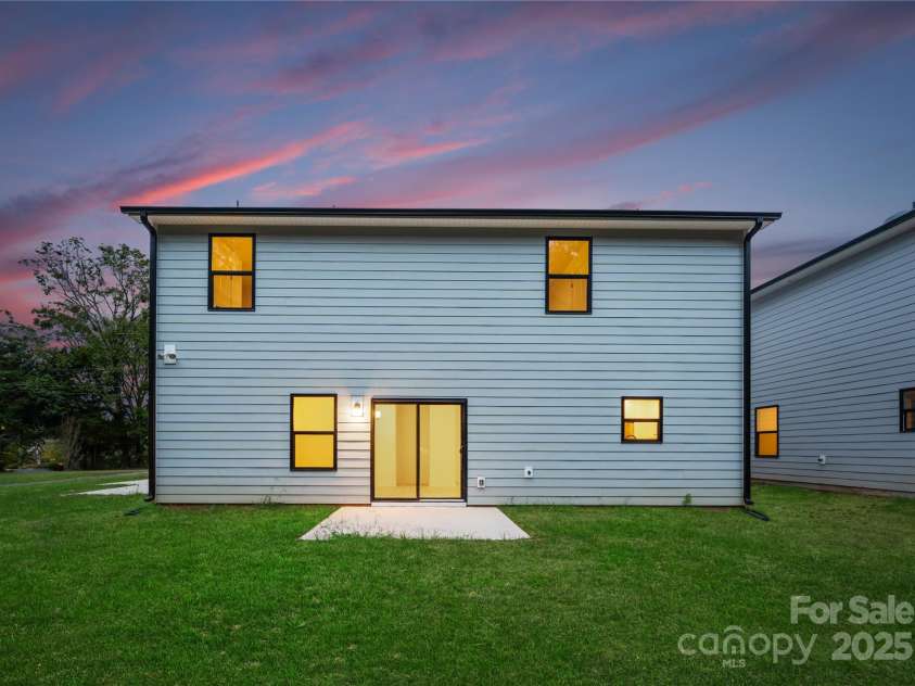 1835 Shannonhouse Drive, Charlotte, NC 28215.  MLS# CAR4325417, YatesRealty ID 3344. Representation