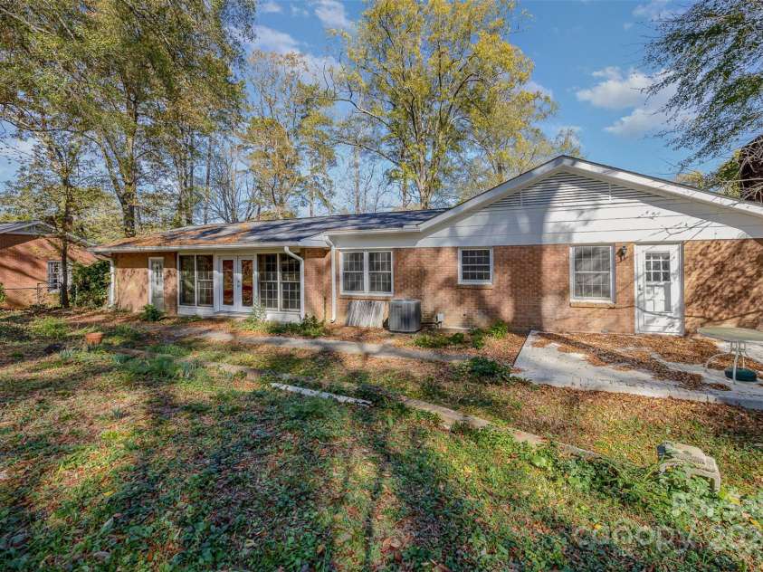 325 13th Street, Salisbury, NC 28144.  MLS# CAR4200768, YatesRealty ID 3344. 
