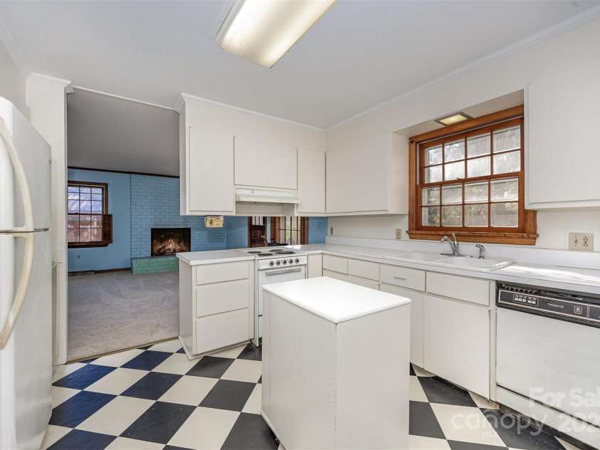 325 13th Street, Salisbury, NC 28144.  MLS# CAR4200768, YatesRealty ID 3344. 