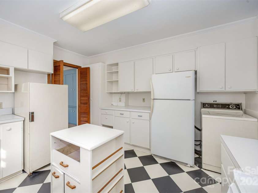 325 13th Street, Salisbury, NC 28144.  MLS# CAR4200768, YatesRealty ID 3344. 