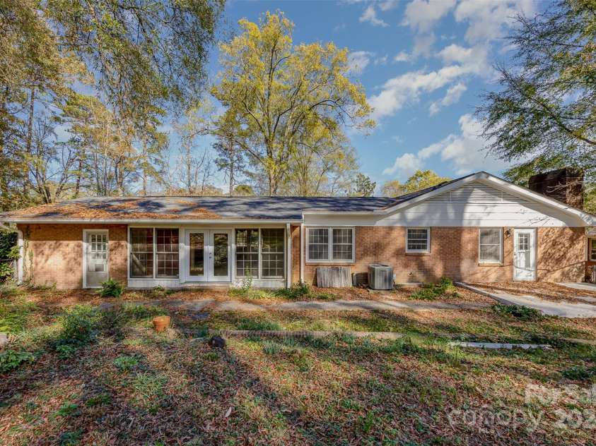 325 13th Street, Salisbury, NC 28144.  MLS# CAR4200768, YatesRealty ID 3344. 