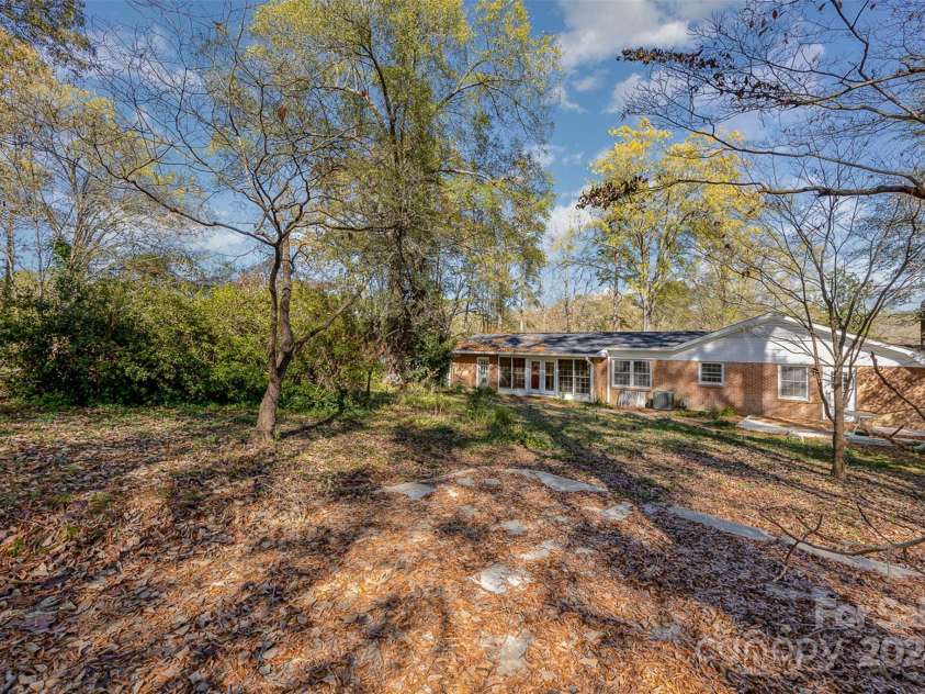 325 13th Street, Salisbury, NC 28144.  MLS# CAR4200768, YatesRealty ID 3344. 