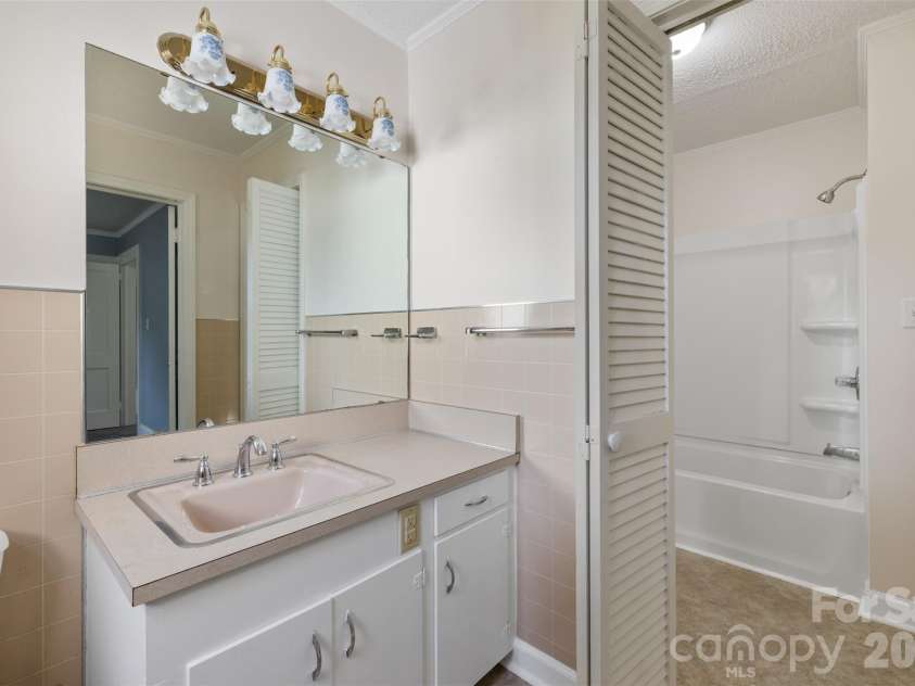 111 Courtland Street, Chester, SC 29706.  MLS# CAR4397373, YatesRealty ID 33440. 