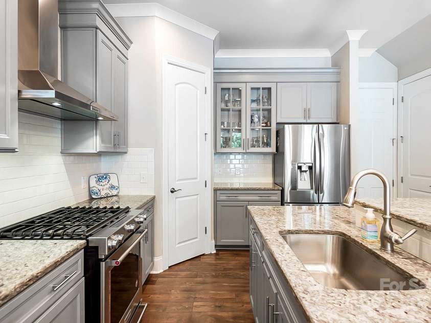 10718 Campbell Commons Way, Charlotte, NC 28277.  MLS# CAR4292882, YatesRealty ID 33441. 