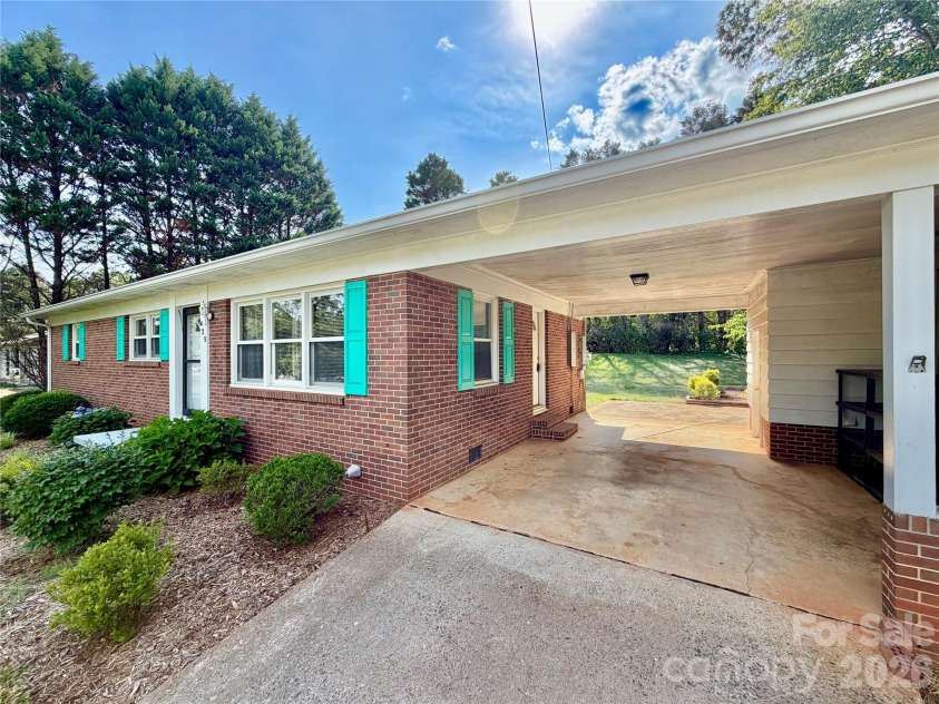 425 Bost Road, Morganton, NC 28655.  MLS# CAR4397179, YatesRealty ID 33441. 