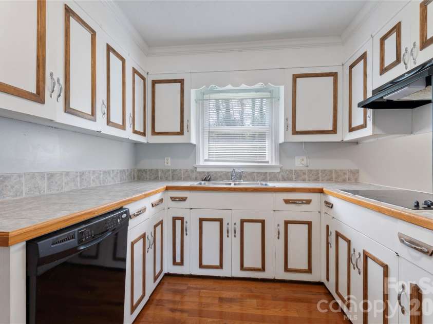 425 Bost Road, Morganton, NC 28655.  MLS# CAR4397179, YatesRealty ID 33441. 