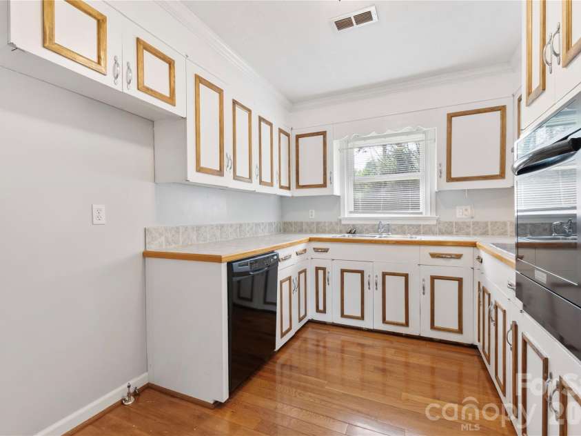 425 Bost Road, Morganton, NC 28655.  MLS# CAR4397179, YatesRealty ID 33441. 
