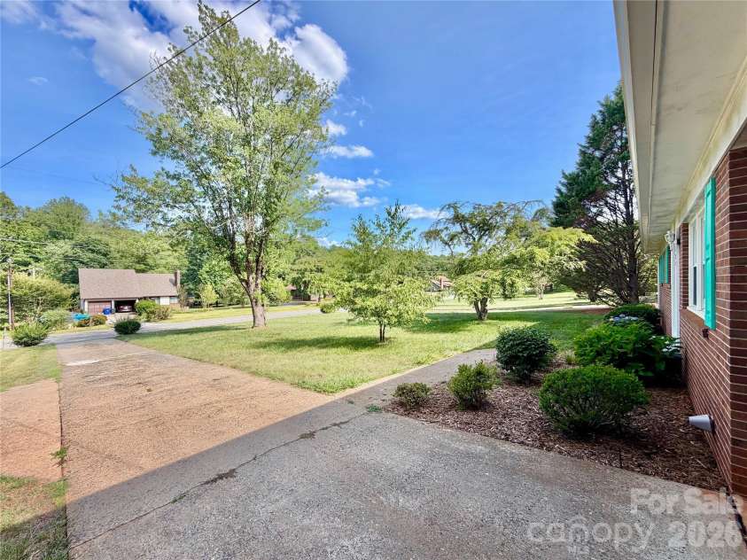 425 Bost Road, Morganton, NC 28655.  MLS# CAR4397179, YatesRealty ID 33441. 