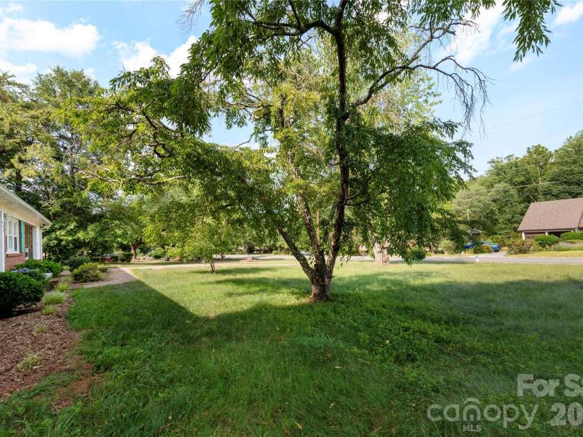 425 Bost Road, Morganton, NC 28655.  MLS# CAR4397179, YatesRealty ID 33441. 