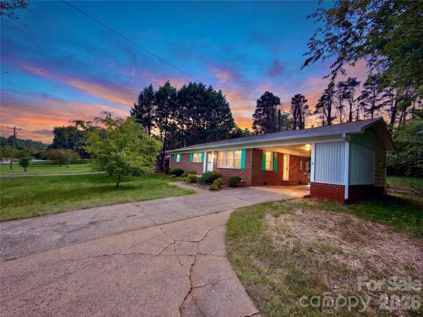 425 Bost Road, Morganton, NC 28655.  MLS# CAR4397179, YatesRealty ID 33441. 