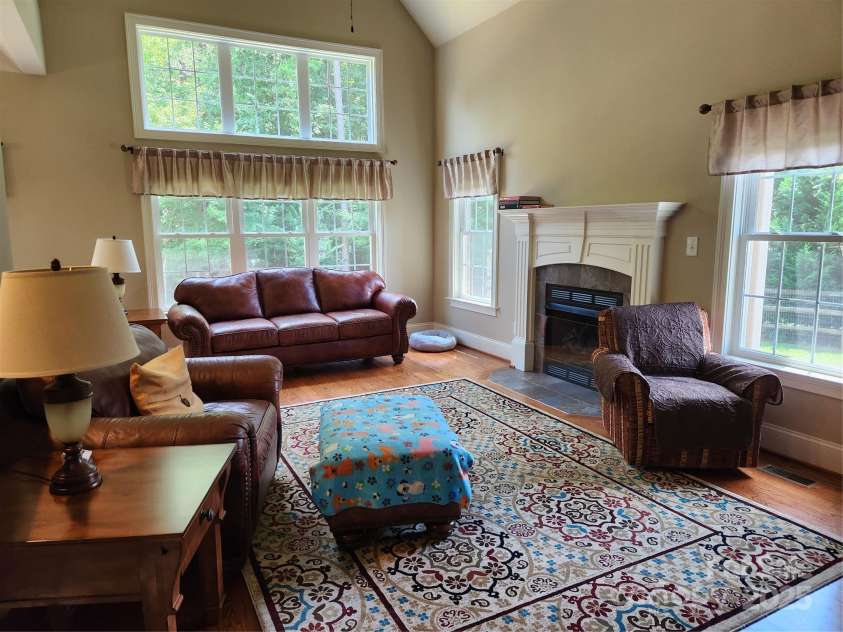 146 Orchard Farm Lane, Mooresville, NC 28117.  MLS# CAR4284274, YatesRealty ID 33442. Great room