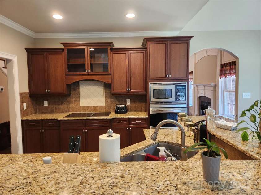 146 Orchard Farm Lane, Mooresville, NC 28117.  MLS# CAR4284274, YatesRealty ID 33442. Kitchen