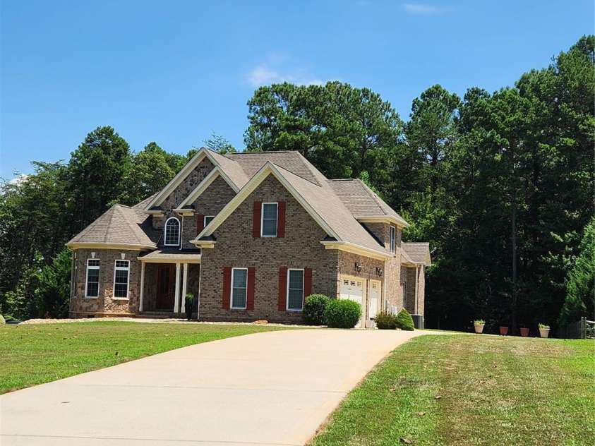 146 Orchard Farm Lane, Mooresville, NC 28117.  MLS# CAR4284274, YatesRealty ID 33442. View from street of 3 car side load garage