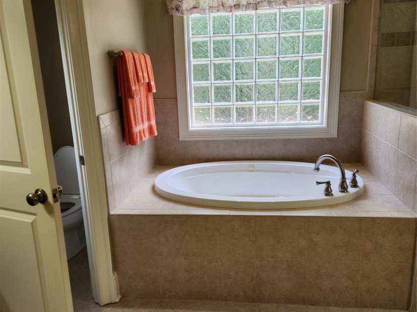 146 Orchard Farm Lane, Mooresville, NC 28117.  MLS# CAR4284274, YatesRealty ID 33442. Whirlpool master bath