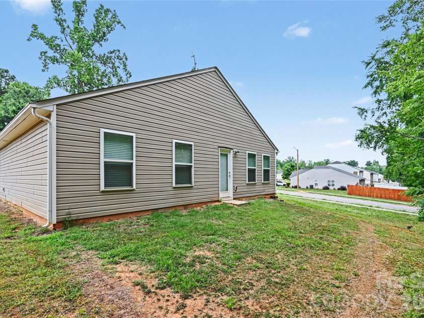 1804 Woodbridge Drive, Salisbury, NC 28146.  MLS# CAR4398321, YatesRealty ID 33443. 