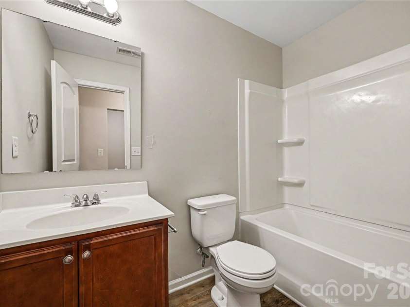 1804 Woodbridge Drive, Salisbury, NC 28146.  MLS# CAR4398321, YatesRealty ID 33443. Full Bathroom