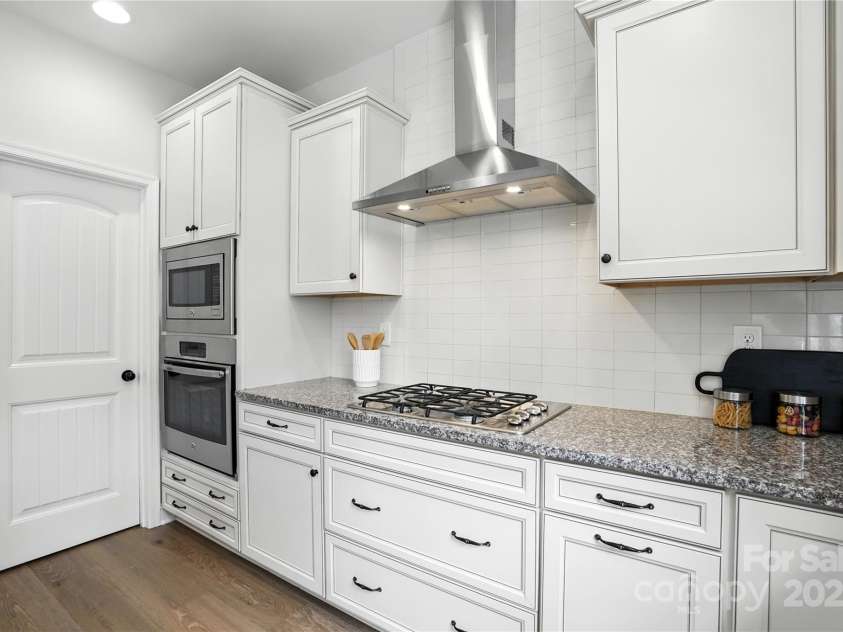 13800 Pavilion Estates Drive, Huntersville, NC 28078.  MLS# CAR4288379, YatesRealty ID 33444. 