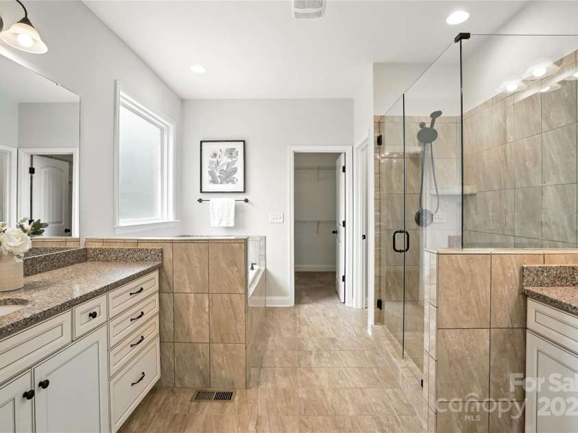 13800 Pavilion Estates Drive, Huntersville, NC 28078.  MLS# CAR4288379, YatesRealty ID 33444. 