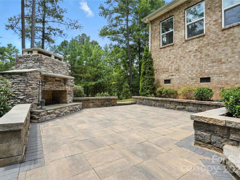 13800 Pavilion Estates Drive, Huntersville, NC 28078.  MLS# CAR4288379, YatesRealty ID 33444. 