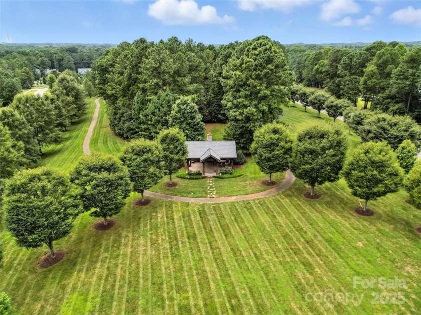 13800 Pavilion Estates Drive, Huntersville, NC 28078.  MLS# CAR4288379, YatesRealty ID 33444. 