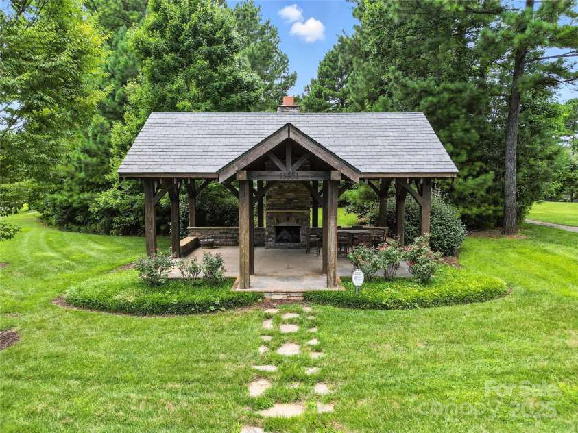 13800 Pavilion Estates Drive, Huntersville, NC 28078.  MLS# CAR4288379, YatesRealty ID 33444. 
